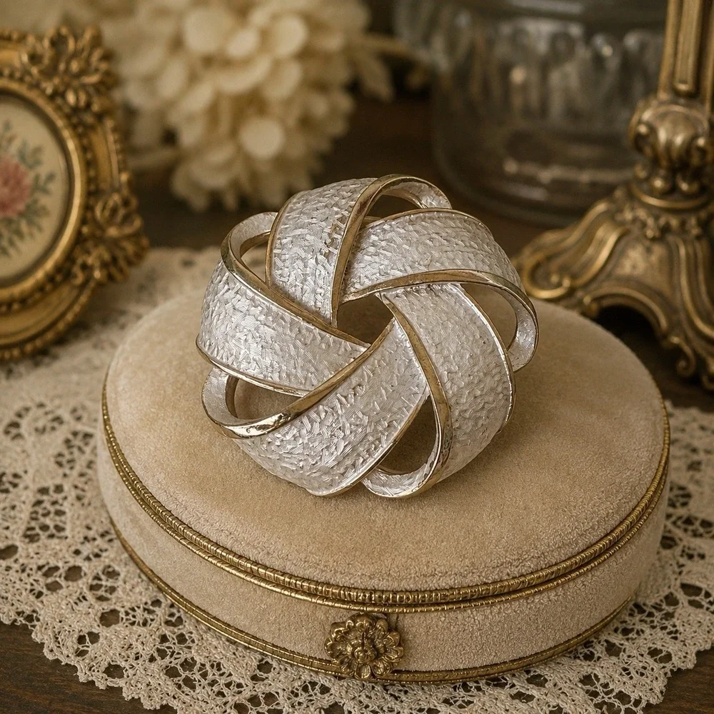 Vintage Mid Century Modern White Enamel Gold Tone Ribbon Knot Brooch Pin 1970s